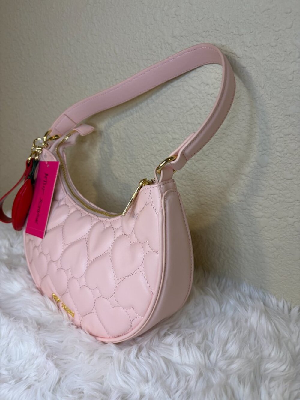 Betsey Johnson Pink Heart Quilted Hobo Bag Hot Stuff Chili Charm NWT - Picture 4 of 7
